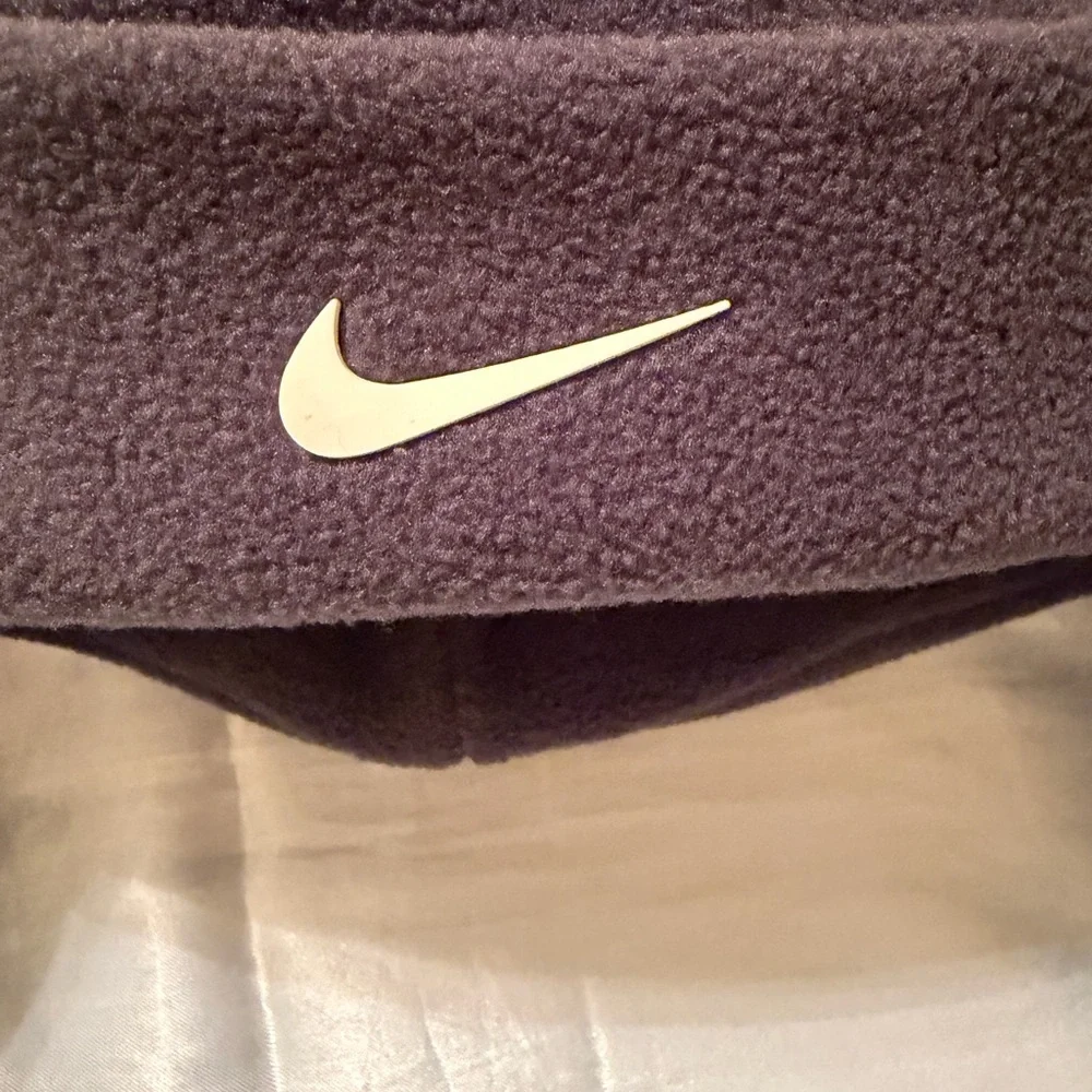 NWT Nike Toddler 2-Piece Fleece Set Trapper Hat and Mittens Gray 2/4